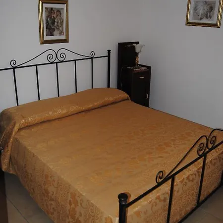 לינה וארוחת בוקר Palazzo Maestro & Corte Maestro גאליפולי